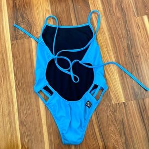 Size 32 Nico one-piece Jolyn